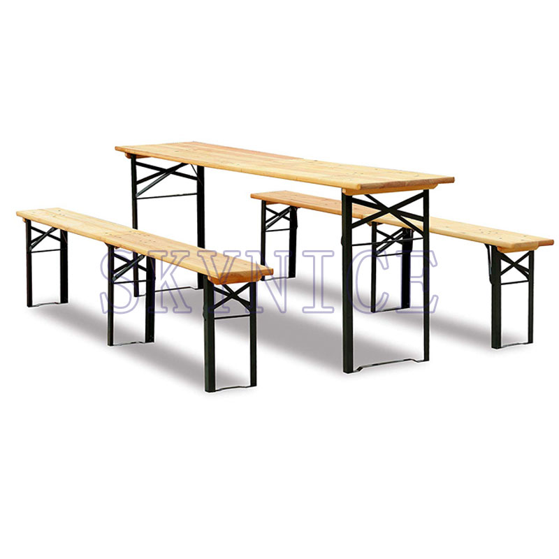 Set di tavolo e sedie per mobili da esterno in legno di pino